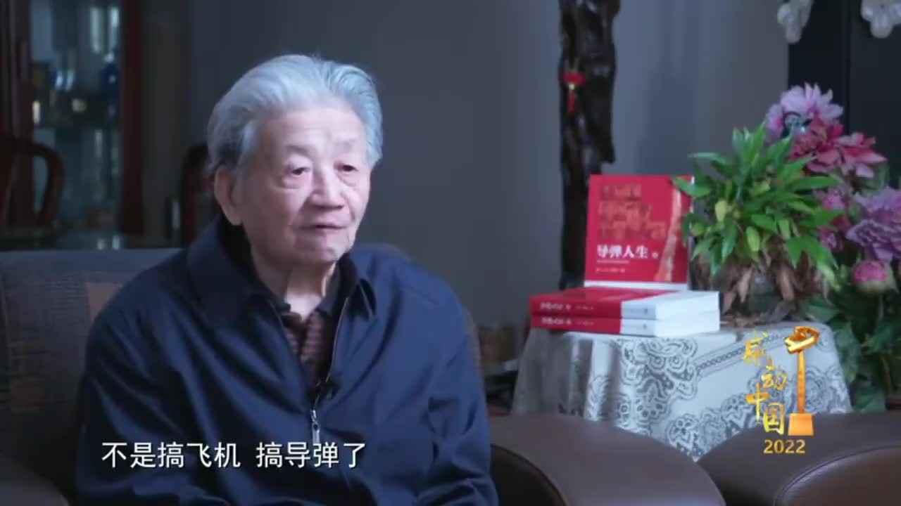 沈华忠人物素材封面